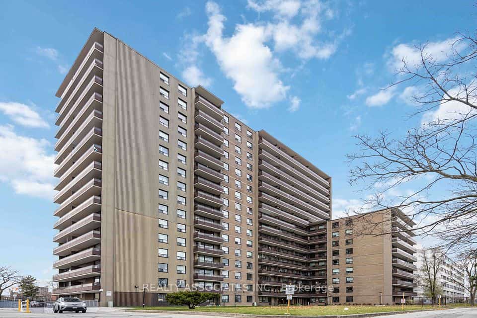 180 Markham Road #811, Toronto, ON M1M 2Z9