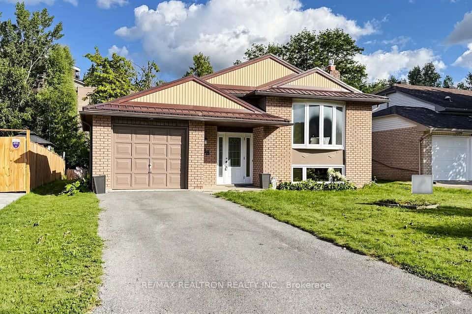 938 Whitefield Drive, Peterborough, ON K9J 7V9