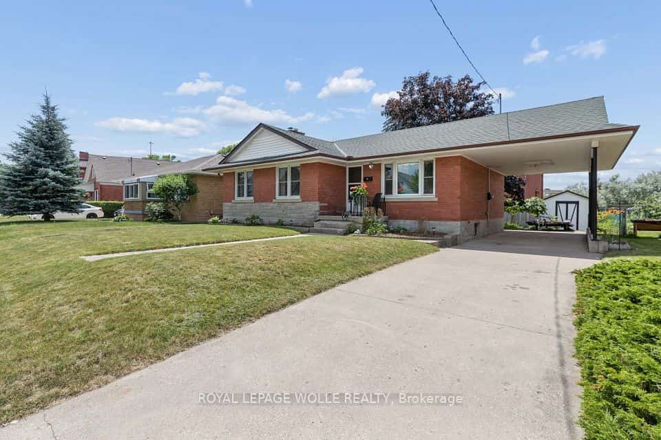 74 Ross Avenue, Kitchener, ON N2A 1V3