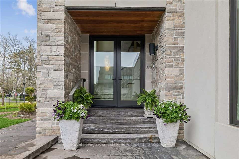 10 Maple Grove Drive #30, Oakville, ON L6J 0E1