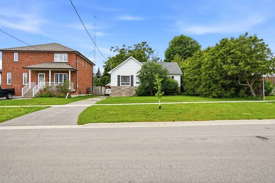 104 Grenfell Street, Oshawa, ON L1J 4W2