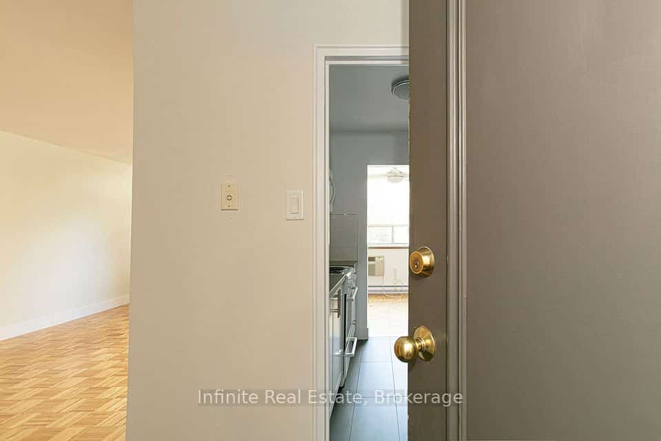 55 Isabella Street #705, Toronto, ON M4Y 1M8