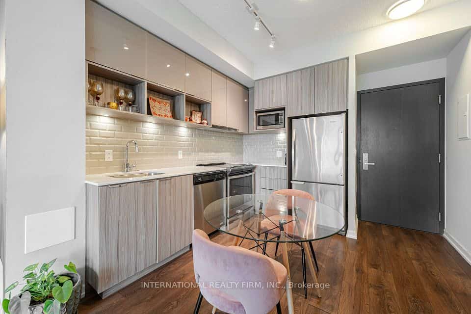 52 Forest Manor Road #303, Toronto, ON M2J 0E2