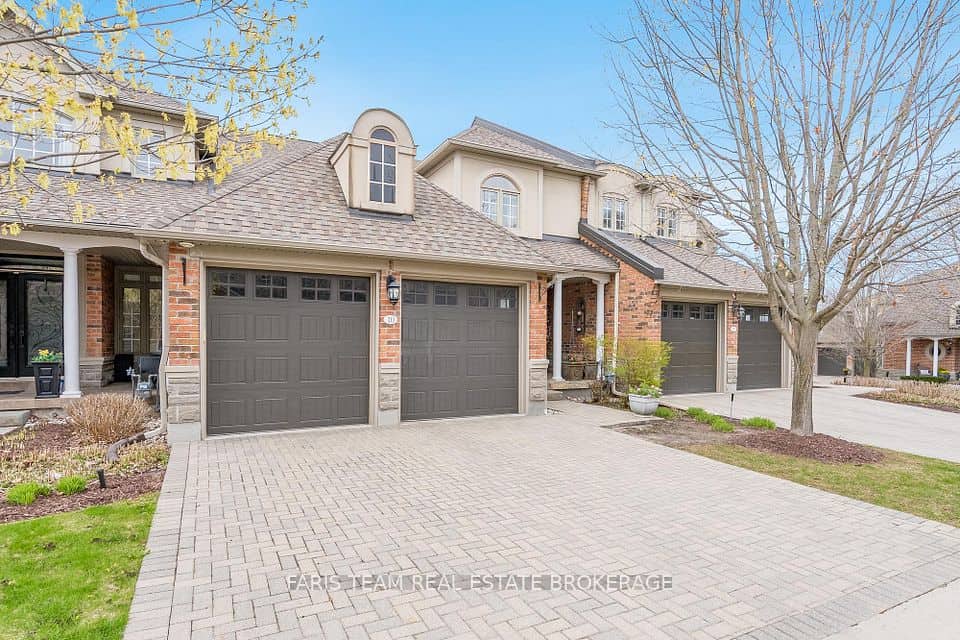 10 Wilton Trail, Aurora, Aurora