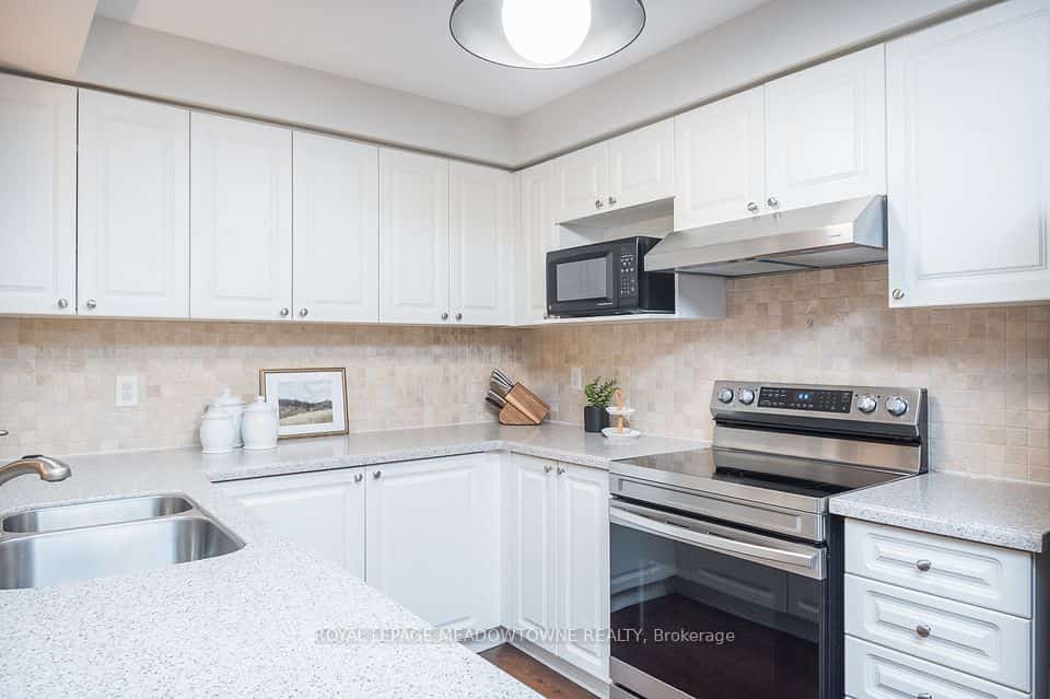 88 Manley Lane, Milton, ON L9T 5N9