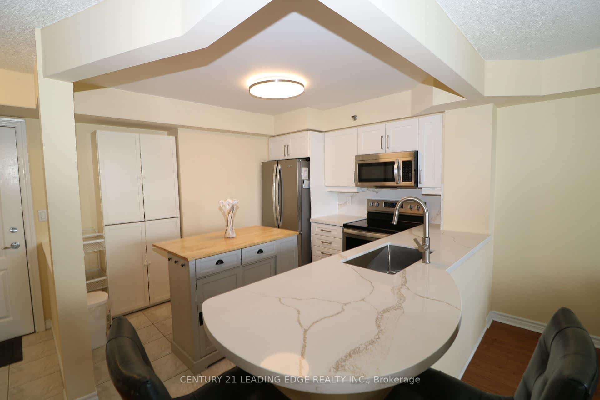 4640 Kimbermount Avenue #305, Mississauga, ON L5M 5W6