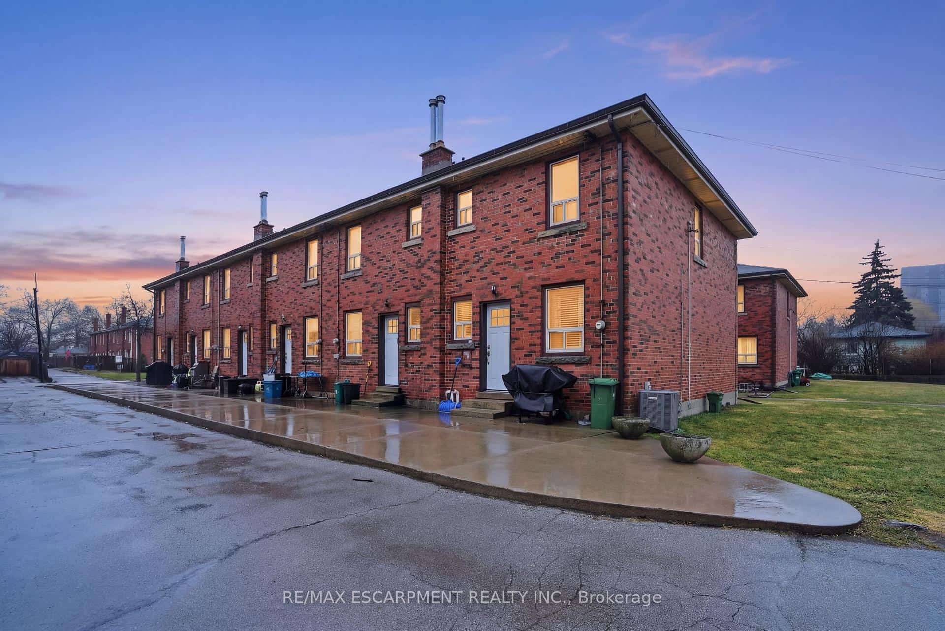 424 East 42nd Street, Hamilton, ON L8T 3A9
