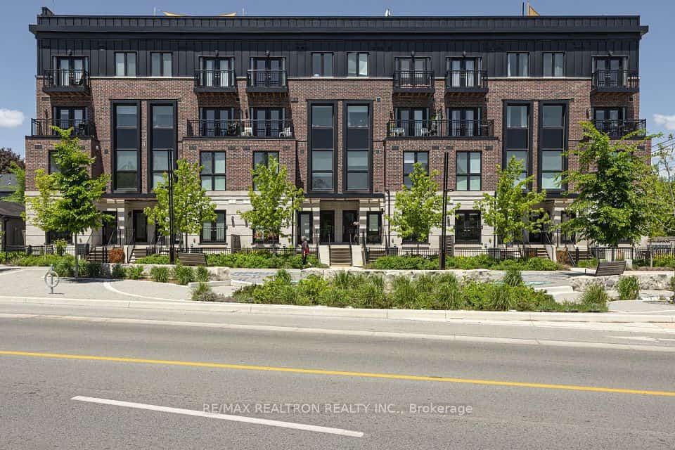 100 Coxwell Avenue #TH7, Toronto, ON M4L 0B5