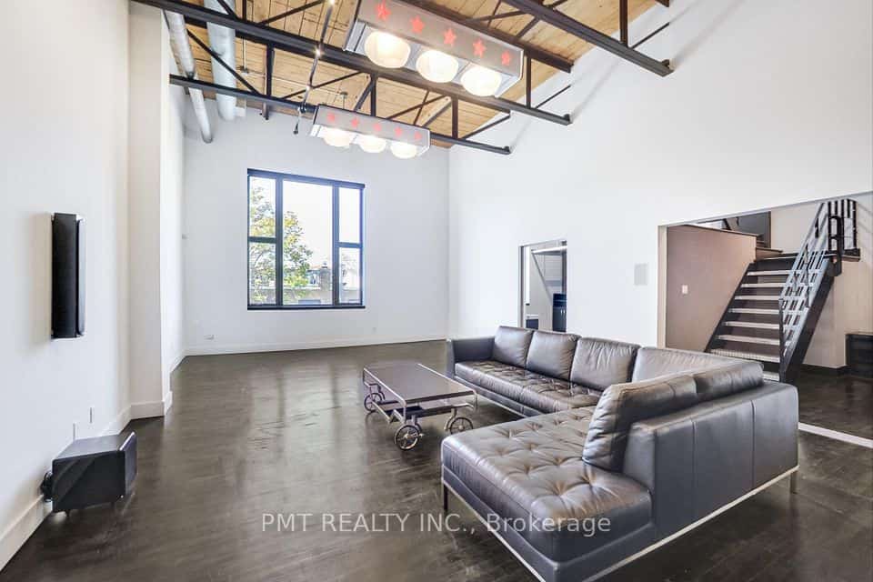 676 Richmond Street W #210, Toronto, ON M6J 1C3
