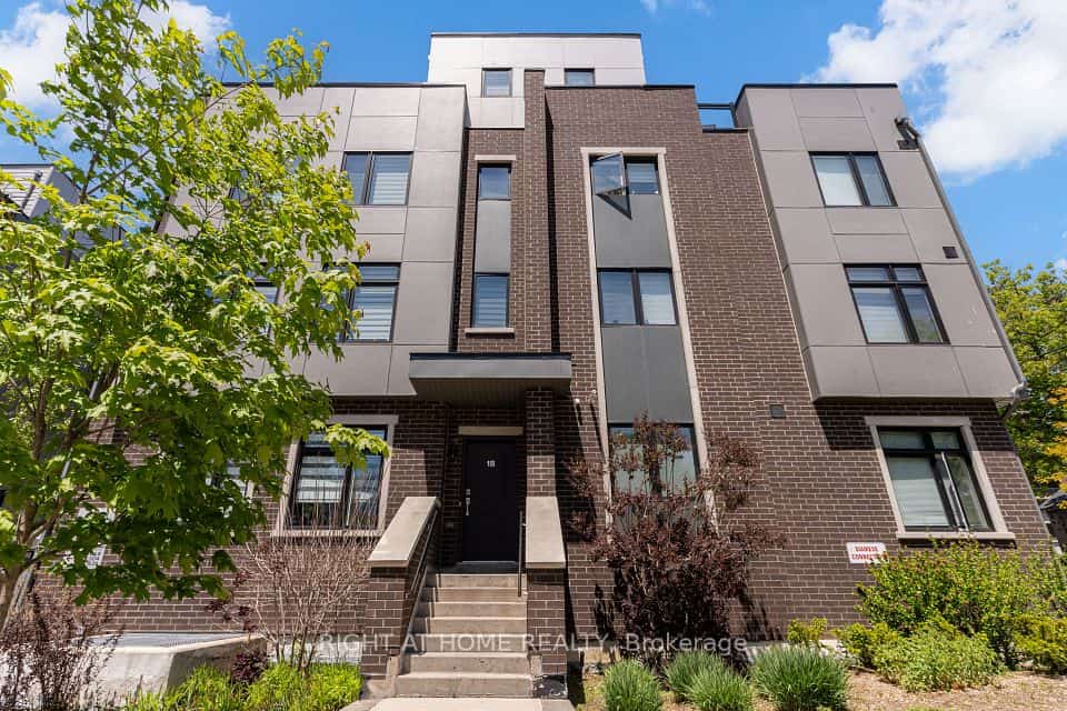 66 Long Branch Avenue #4, Toronto, ON M8W 3J4