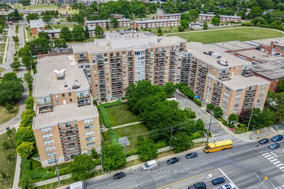650 Lawrence Avenue W, Toronto