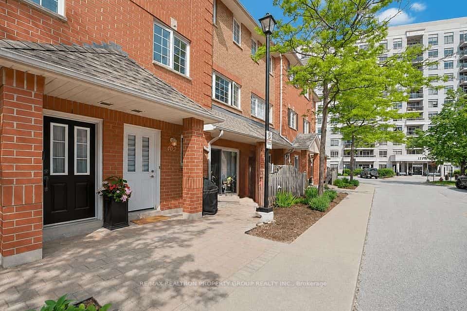 1400 The Esplanade N #402, Pickering, ON L1V 6V2