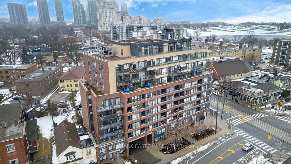 11 Superior Avenue #TH3, Toronto, ON M8V 0A7