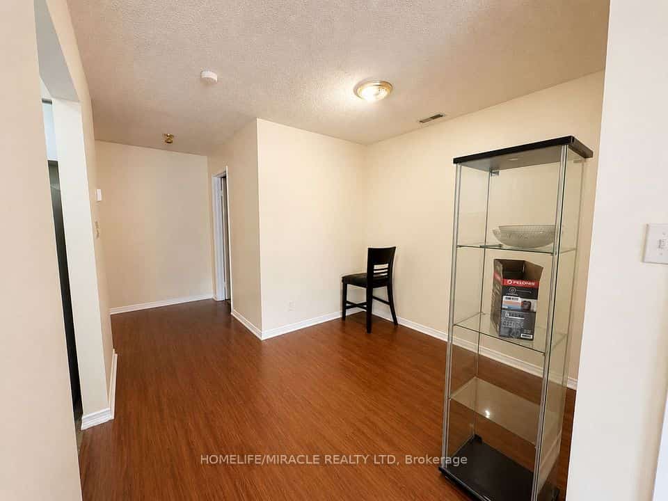 565 Kennedy Road #8, Toronto, ON M1K 2B2