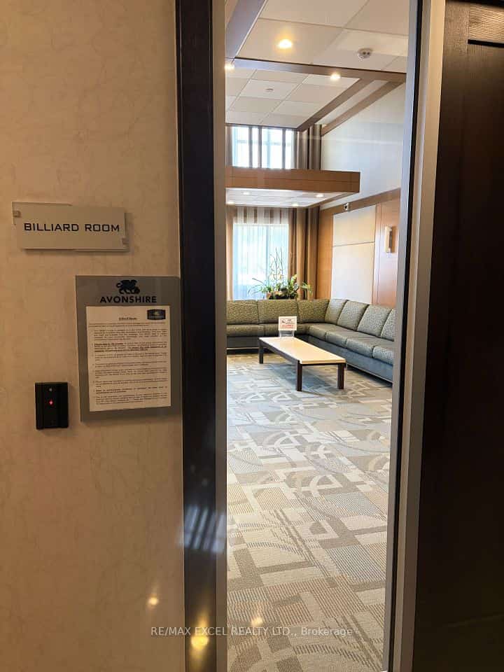 100 Harrison Garden Boulevard #423, Toronto, ON M2N 0C2