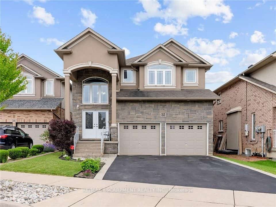 52 Arrowhead Drive, Hamilton, ON L8W 3Y2