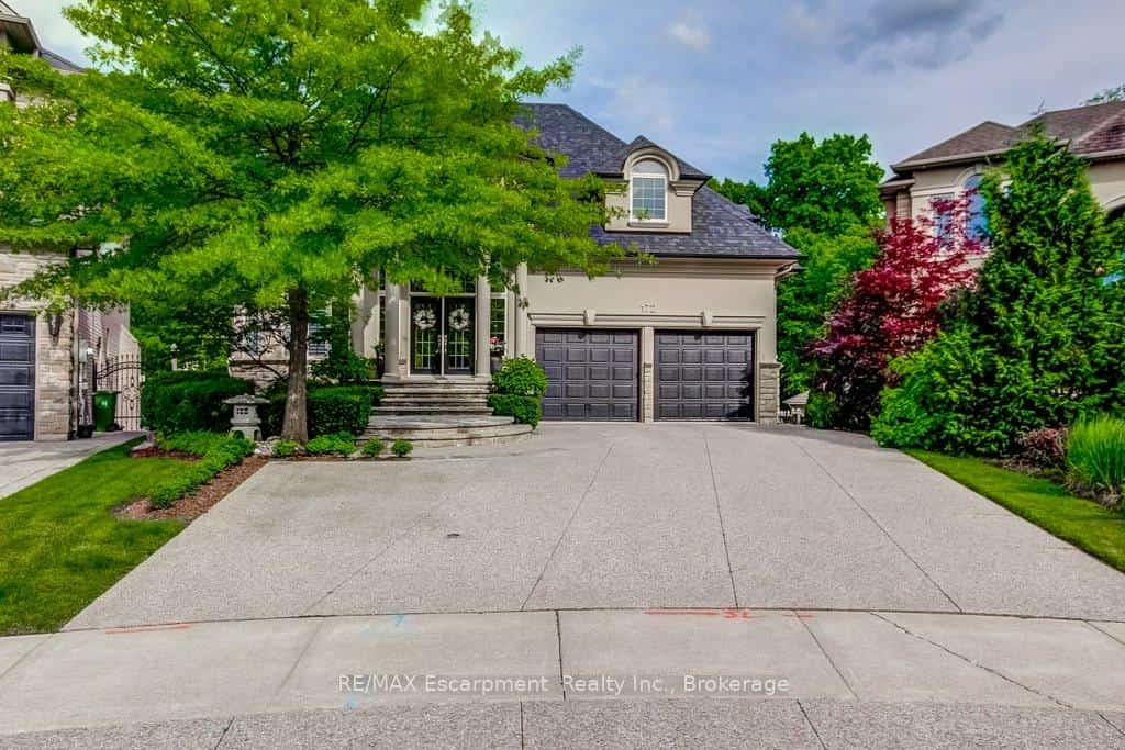 172 Diiorio Circle, Hamilton, ON L9K 1T3