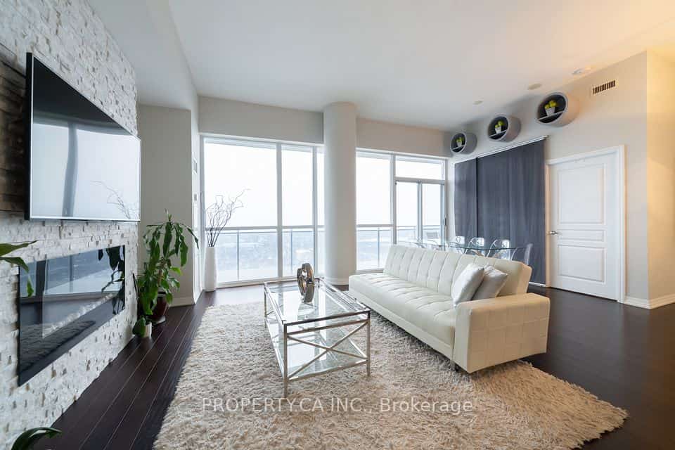 223 Webb Drive #PH3504, Mississauga, ON L5B 0E8