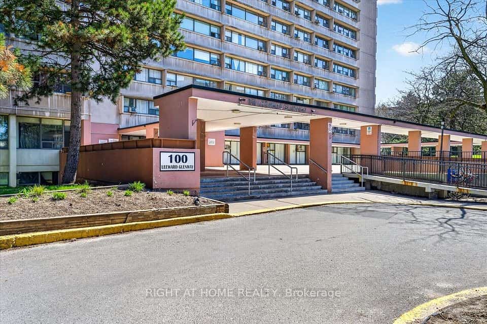 100 Leeward Glenway #708, Toronto, ON M3C 2Z1