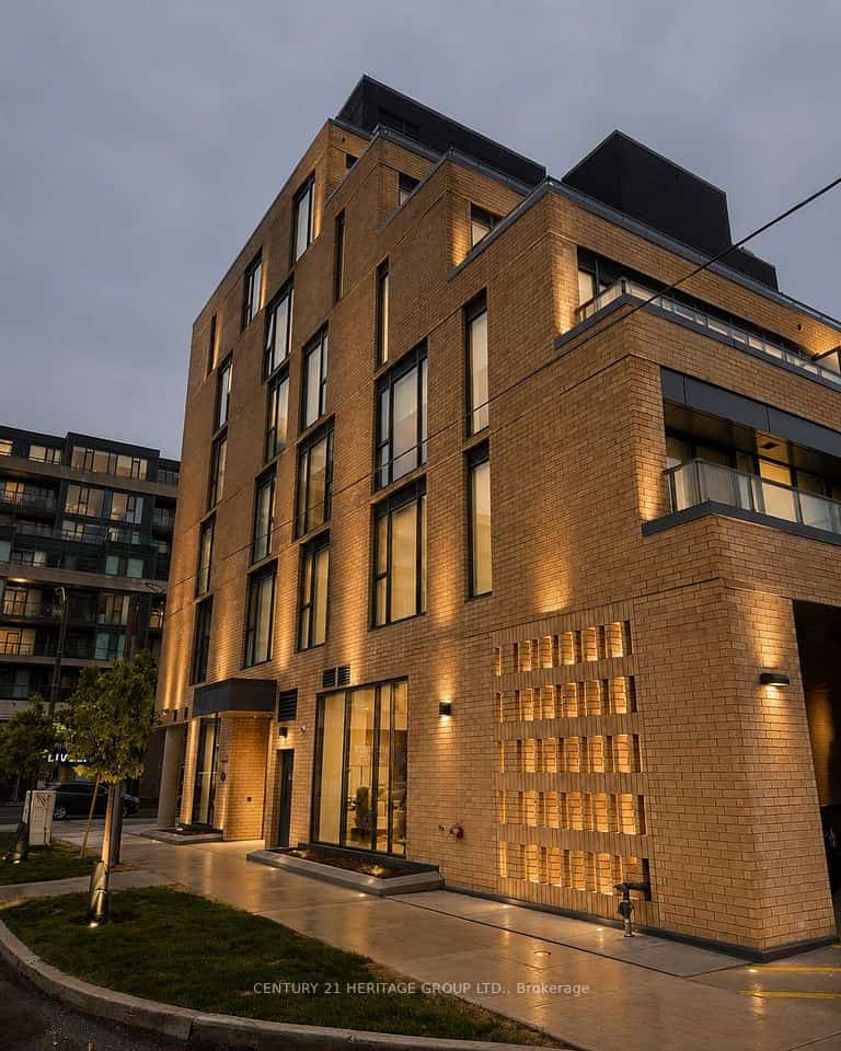 6 Chartwell Road #403, Toronto, ON M8Z 4E8