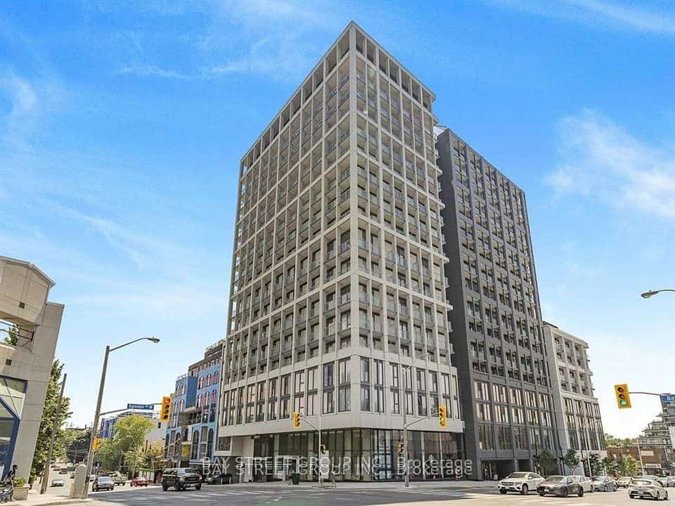 2020 Bathurst Street #821, Toronto, ON M5P 0A6