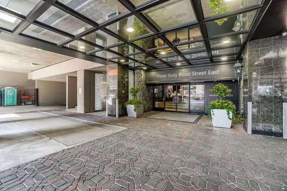 360 Bloor Street E #601, Toronto, ON M4W 3M3