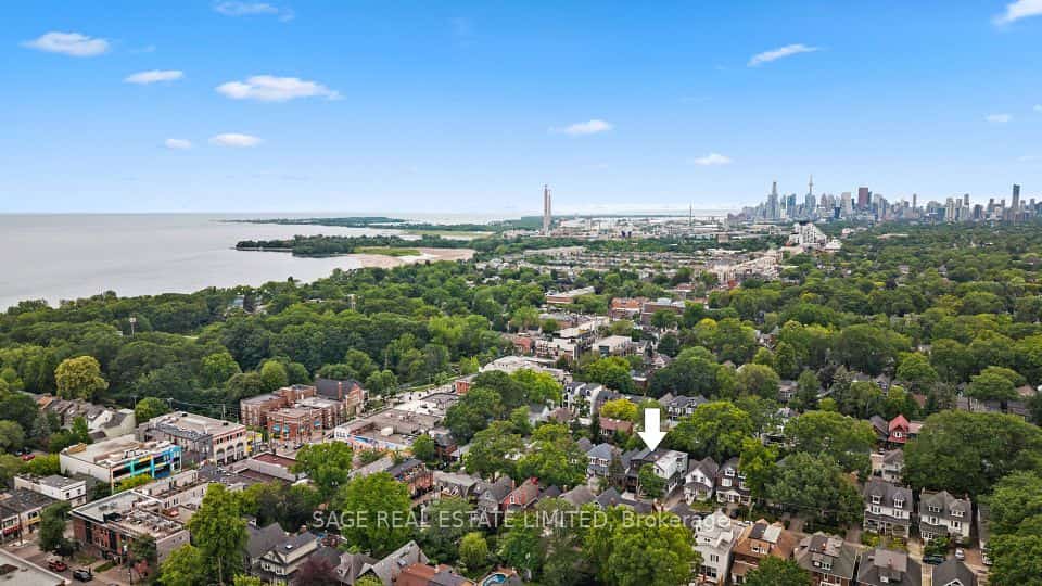 116 Lee Avenue, Toronto, ON M4E 2P3