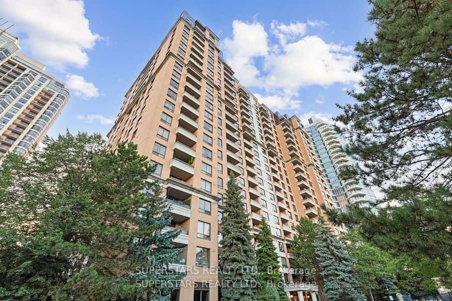 18 Sommerset Way #1111, Toronto, ON M2N 6X5