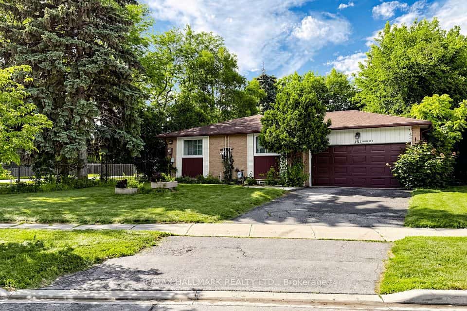 231 Centre Street W, Richmond Hill, ON L4C 3P9