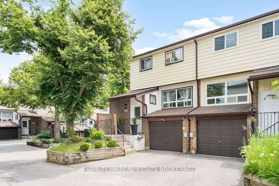 63 Ferris Lane #E4, Barrie, ON L4M 5C4