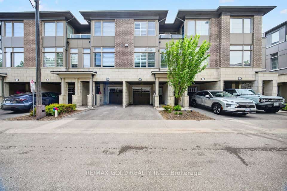 384 Arctic Red Drive #12, Oshawa, ON L1L 0M5