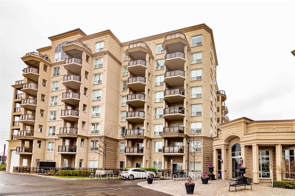 8 Maison Parc Court #313, Vaughan, ON L4J 9K5