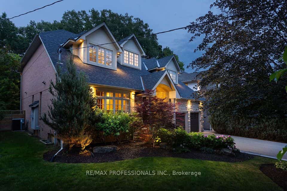 83 Wimbleton Road, Toronto, ON M9A 3S4