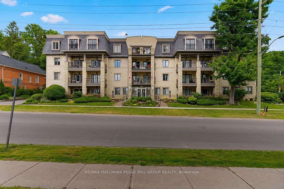 200 Collier Street #104, Barrie, ON L4M 1H7