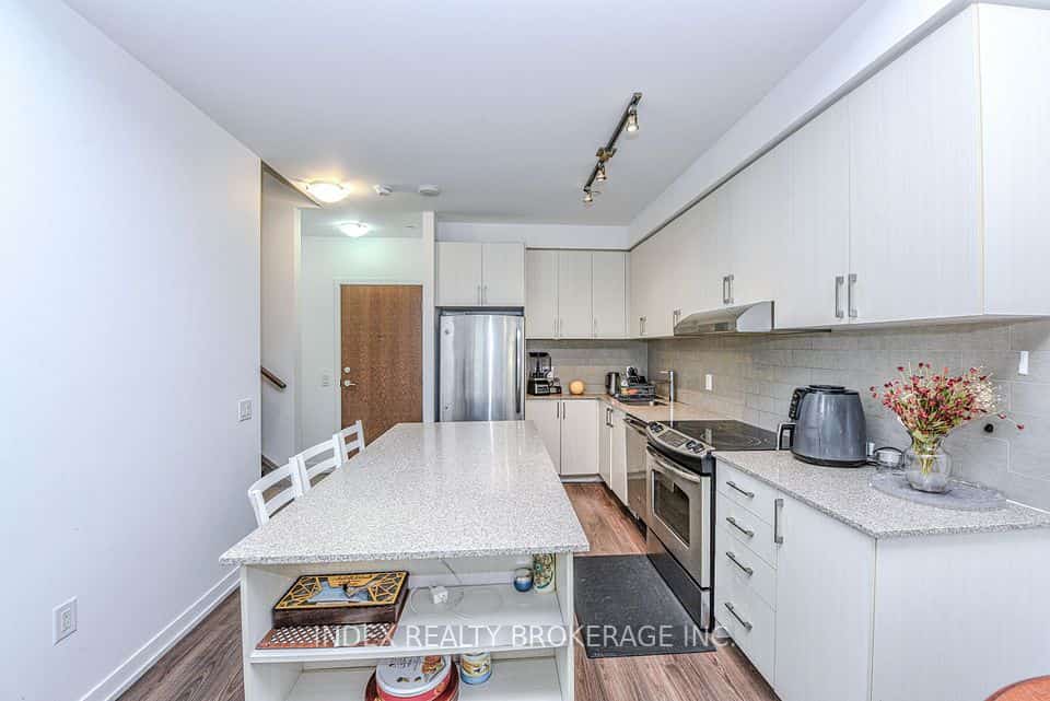 2560 Eglinton Avenue #103, Mississauga, ON L5M 0Y3