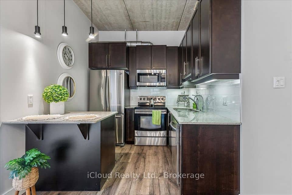 15 Devitt Avenue S, Waterloo, Waterloo