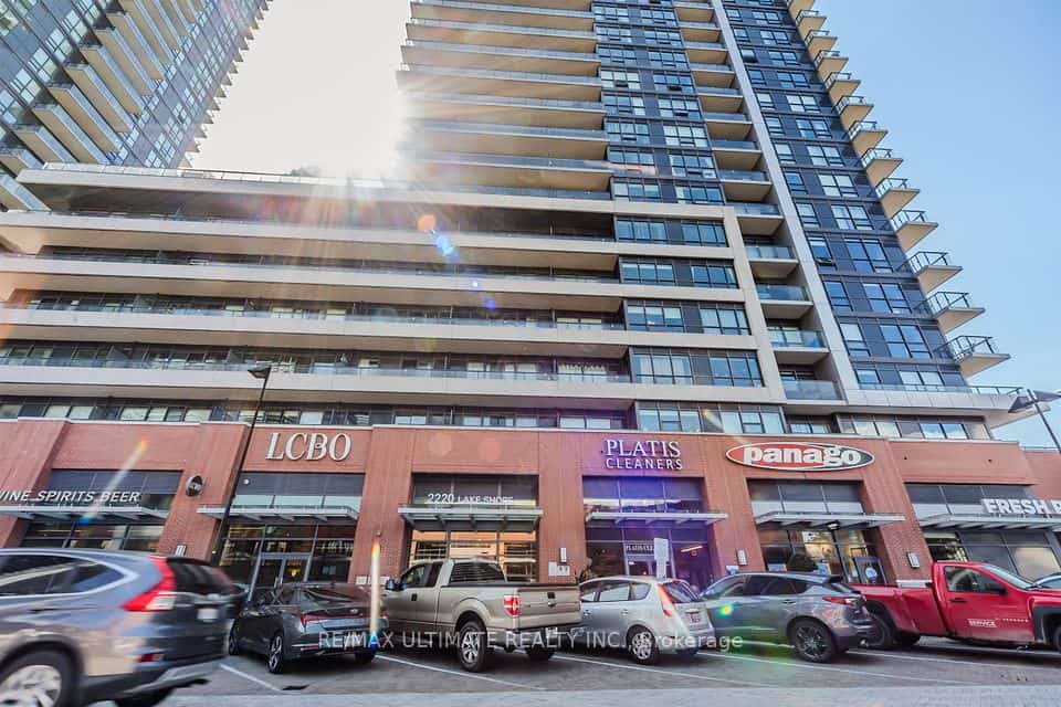 2220 Lake Shore Boulevard W #2706, Toronto, ON M8V 1A4