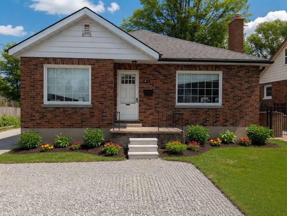 68 Drury Lane, Barrie, ON L4M 3C8