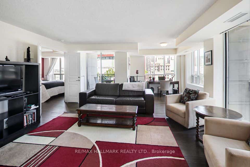 140 Simcoe Street #PH09, Toronto, ON M5H 4E9