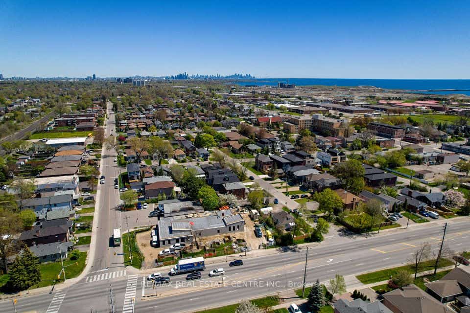 1100 Caven Street #704, Mississauga, ON L5G 4N3