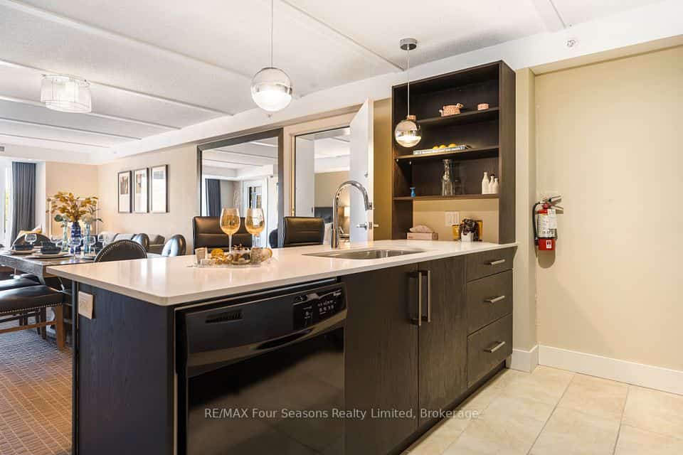 9 Harbour Street E, Collingwood, ON L9Y 5C5