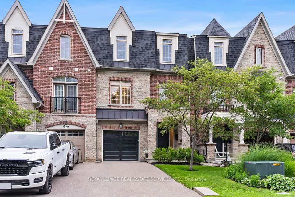 2083 Grange Drive, Mississauga, ON L5B 1P4