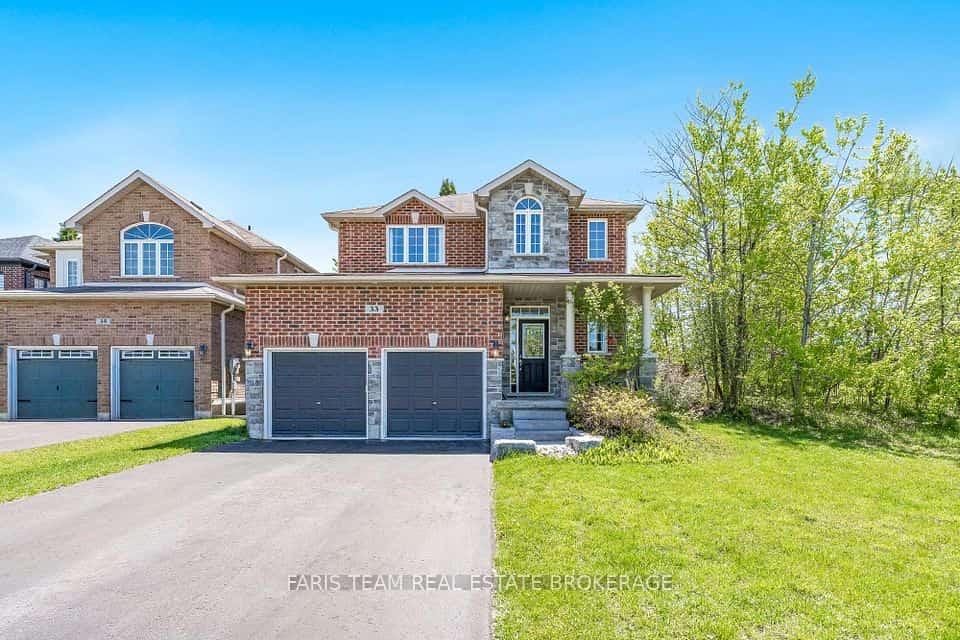 33 Auburn Court, Barrie, ON L4N 6G9