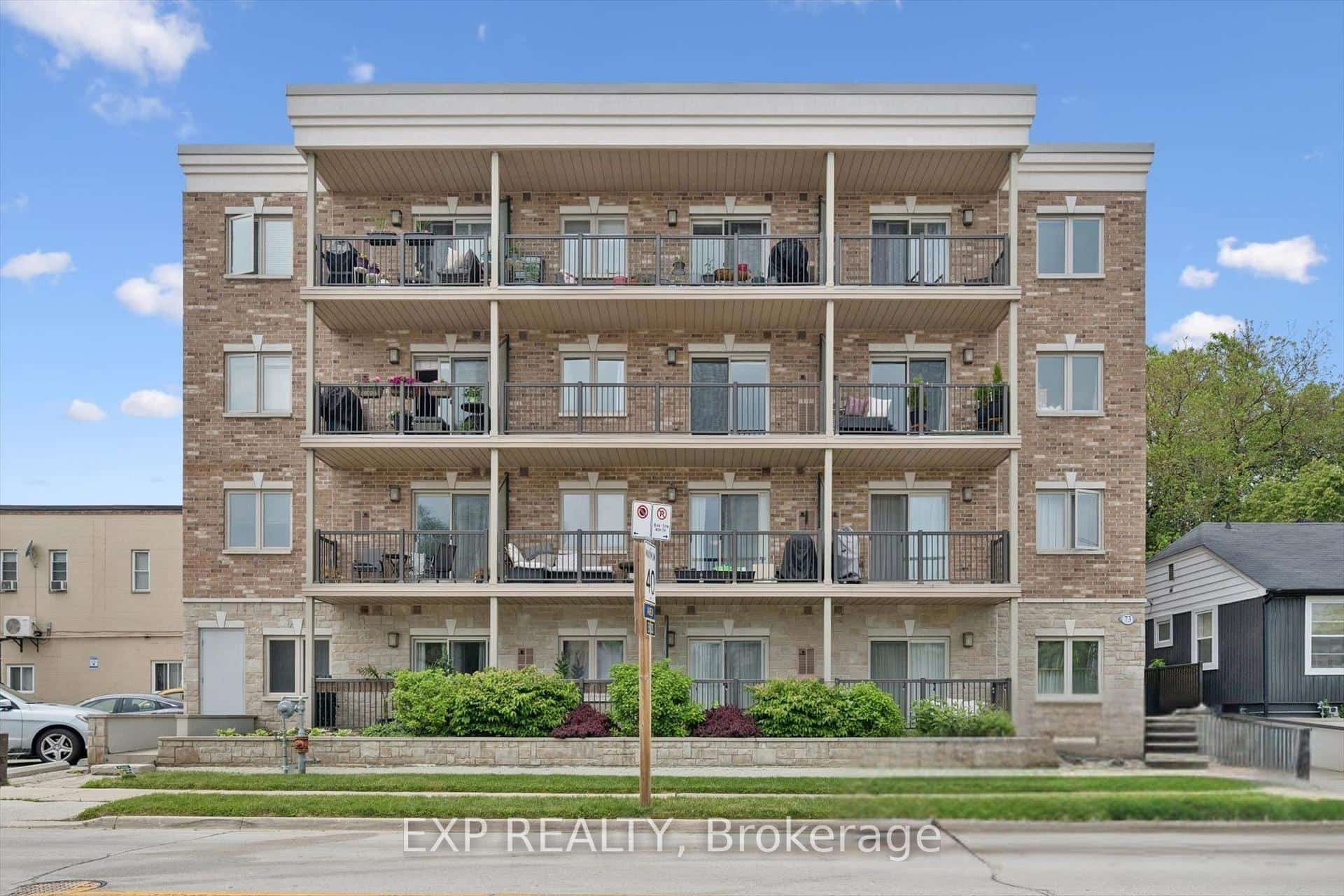 73 Washington Avenue #302, Oakville, ON L6K 1W5