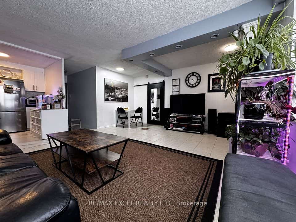50 Lotherton Pathway #308, Toronto, ON M6B 2G8