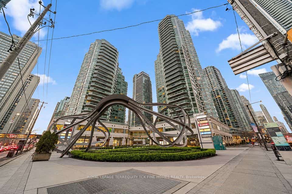 10 Yonge Street #2604, Toronto, ON M5E 1R4