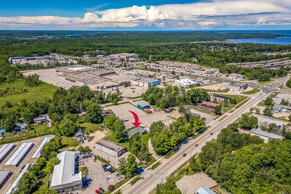 740 Balm Beach Road E, Midland, ON L4R 4K4