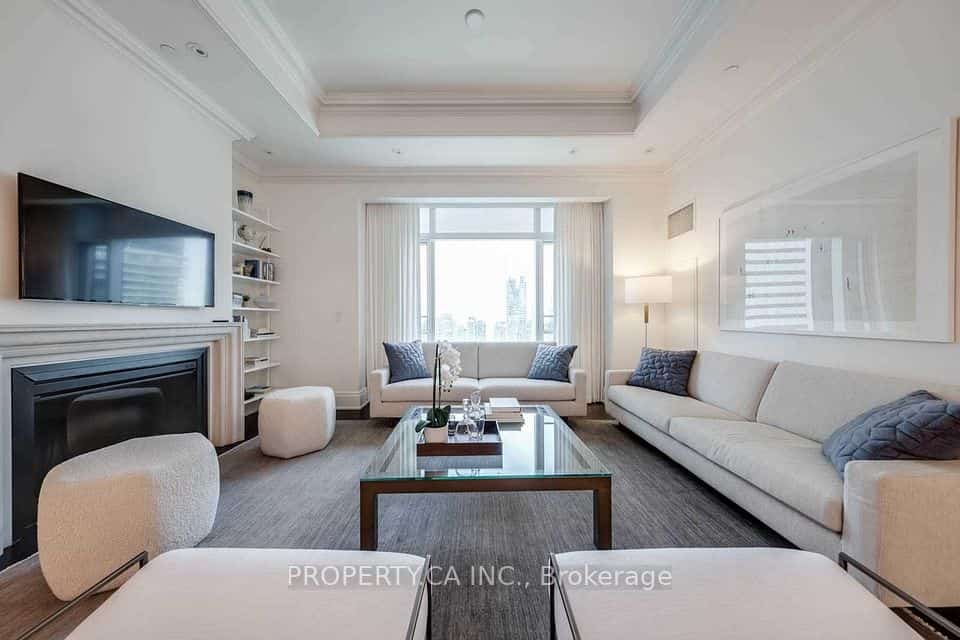 311 Bay Street #3706, Toronto, ON M5H 4G5
