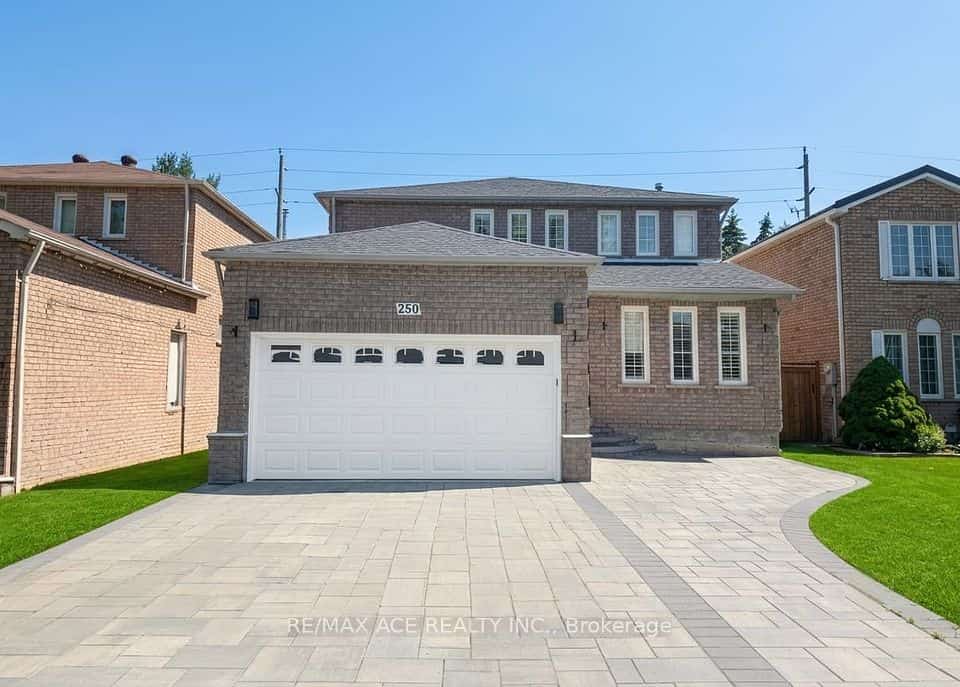 250 Murray Street, Brampton, ON L6X 3R9