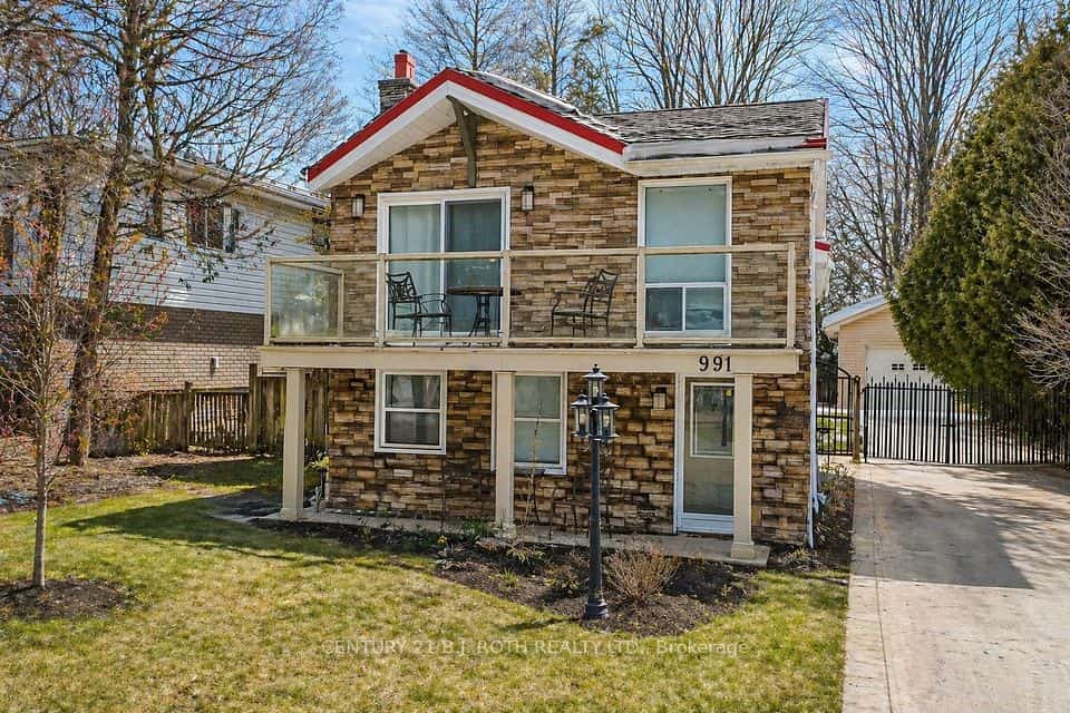 991 Shore Lane, Wasaga Beach, ON L9Z 2B4